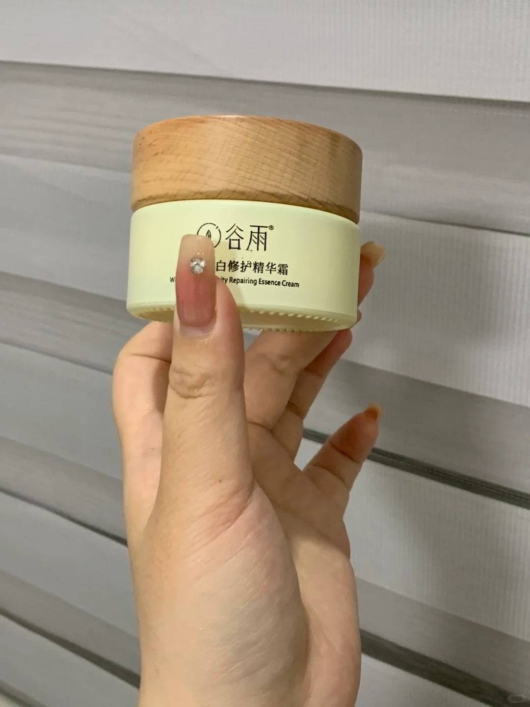 一起彩下载-抗老的护肤品有哪些？抗皱护肤品分享，这款平价合适！